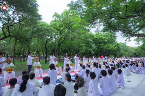 ภาพ No.143847:พิธีตัดปอยผม โครงการอุปสมบทหมู่ พระธรรมทายาทนานาชาติ (ภาษาจีน) รุ่นที่ 19 วันอาทิตย์ที่ 7 กรกฎาคม พ.ศ. 2567 ณ สนามหญ้า หน้าบ้านแก้วอาสาสมัคร วัดพระธรรมกาย