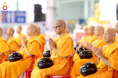 ภาพ No.223309:วันวิสาขบูชา วันอาทิตย์ที่ 11 พฤษภาคม พ.ศ. 2568 พิธีตักบาตร และปฎิบัติธรรม ณ สภาธรรมกายสากล วัดพระธรรมกาย