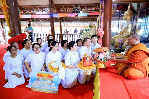 ภาพ No.179478:พิธีทอดกฐิน ณ วัดทุ่งเข็น จ.สุพรรณบุรี ในโครงการกฐินสามัคคีทั่วไทย 30,000 วัด บูชาธรรม 80 ปี หลวงพ่อธัมมชโย โดยคณะศิษยานุศิษย์วัดพระธรรมกาย วันที่ 27 ตุลาคม พ.ศ. 2567