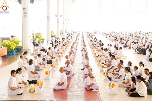 ภาพ No.133874:พิธีขอขมามอบผ้าไตร โครงการบรรพชาสามเณร ศูนย์อบรมวัดพระธรรมกาย ณ วัดพระธรรมกาย วันเสาร์ที่ 6 เมษายน พ.ศ. 2567