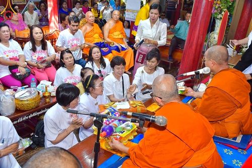 ภาพ No.172626:พิธีทอดกฐิน ณ วัดเฟื้อสุธรรม จ.เพชรบุรี ในโครงการกฐินสามัคคีทั่วไทย 30,000 วัด บูชาธรรม 80 ปี หลวงพ่อธัมมชโย โดยคณะศิษยานุศิษย์วัดพระธรรมกาย วันที่ 27 ตุลาคม พ.ศ. 2567