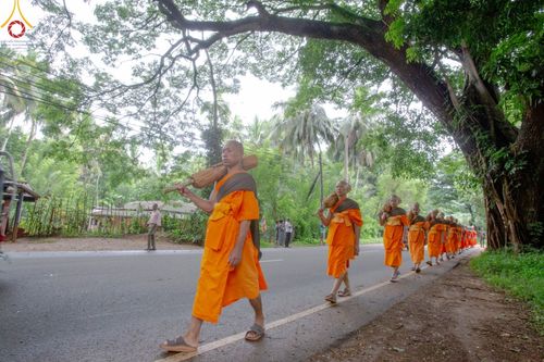 ภาพ No.140651:PhotoStory มหาศรัทธา ธรรมยาตราศรีลังกา EP.4 โครงการสยาม-ลังกา ธรรมยาตรา ฉลองเทศกาลวิสาขบูชาแห่งชาติ ศรีลังกา  บูชาธรรม 80 ปีหลวงพ่อธัมมชโย เส้นทางจาก เมืองดัมบูลลา ไปยัง เมืองมาตะเล  ตั้งแต่วันที่ 17-20 พฤษภาคม พ.ศ. 2567