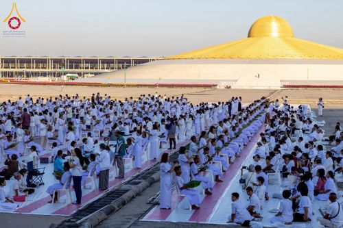 ภาพ No.274717:วันอาทิตย์ที่ 30 พฤศจิกายน พ.ศ. 2568 พิธีปลงผม โครงการอุปสมบทบูชาธรรมมหาปูชนียาจารย์ ปี 2568 ณ ลานธรรมพระมหาธรรมกายเจดีย์ ฝั่งทิศตะวันตก ระหว่างวิหารคดหมายเลข 8 และ 9 วัดพระธรรมกาย