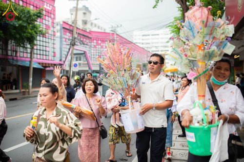 ภาพ No.178515:พิธีทอดกฐิน ณ วัดดวงแข แขวงรองเมือง เขตปทุมวัน กรุงเทพฯ ในโครงการทอดกฐินสามัคคีทั่วไทย 30,000 วัด บูชาธรรม 80 ปี หลวงพ่อธัมมชโย โดยคณะศิษยานุศิษย์วัดพระธรรมกาย วันที่ 15 พฤศจิกายน พ.ศ. 2567