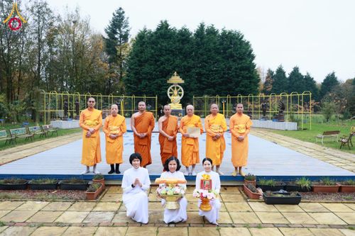 ภาพ No.173651:พิธีทอดกฐินสมทบ 30,000 วัด เพื่อบูชาธรรม 80 ปี หลวงพ่อธัมมชโย ในต่างประเทศ ณ วัดศรีรัตนาราม เมืองแมนเชสเตอร์ ประเทศอังกฤษ วันที่ 6 พฤศจิกายน พ.ศ. 2567