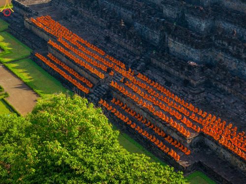 ภาพ No.105128:สามเณรธรรมทายาทชาวอินโดนีเซียกว่า 1,000 รูป นั่งสมาธิ และเวียนประทักษิณ ณ มหาเจดีย์บุโรพุทโธ ประเทศอินโดนีเซีย ในวันที่ 26 ธันวาคม พ.ศ. 2566