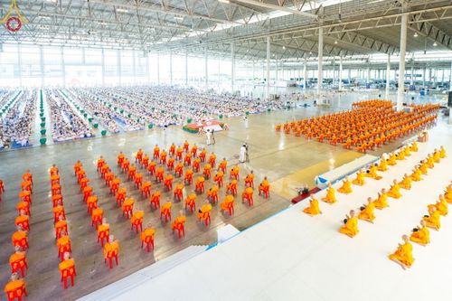 ภาพ No.137135:พิธีตักบาตร และปฏิบัติธรรม ในวันวิสาขบูชา วันพุธที่ 22 พฤษภาคม พ.ศ. 2567 ( วันพระขึ้น15 ค่ำ เดือน 6 ) ณ วัดพระธรรมกาย จ.ปทุมธานี