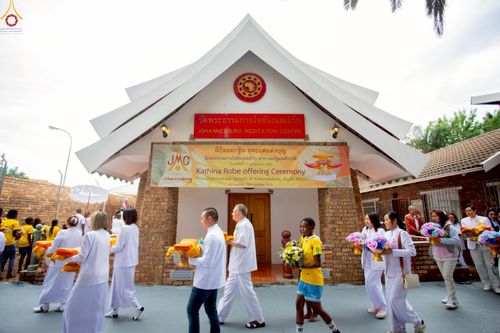 ภาพ No.255141:วันที่ 12 ตุลาคม พ.ศ. 2568 พิธีทอดกฐินสามัคคีสร้างทุกสิ่ง วัดพระธรรมกายโจฮันเนสเบิร์ก  ประเทศสาธารณรัฐแอฟริกาใต้