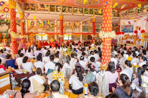 ภาพ No.175413:พิธีทอดกฐินกฐิน วัดสีชมพูวนาราม นครเวียงจันทร์ สปป.ลาว บูชาธรรม 80 ปี หลวงพ่อธัมมชโย โดยคณะศิษยานุศิษย์วัดพระธรรมกาย วันที่ 11 พฤศจิกายน พ.ศ. 2567