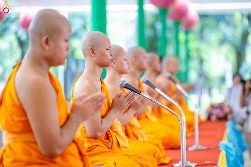 ภาพ No.227667:วันเสาร์ที่ 31 พฤษภาคม พ.ศ.2568 พิธีถวายผ้าไตรแด่สามเณรผู้เข้ารับการอุปสมบท , พิธีอุปสมบทสามเณรเตรียม DCI วัดพระธรรมกาย จ.ปทุมธานี