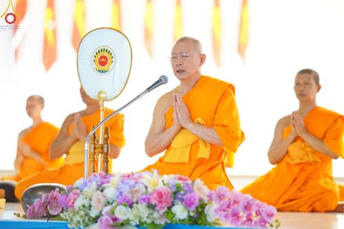 ภาพ No.139032:พิธีตักบาตร , พิธีบูชาข้าวพระ ณ ห้องแก้วสารพัด 1 สภาธรรมกายสากล วัดพระธรรมกาย วันอาทิตย์ต้นเดือนที่ 2 มิถุนายน พ.ศ. 2567