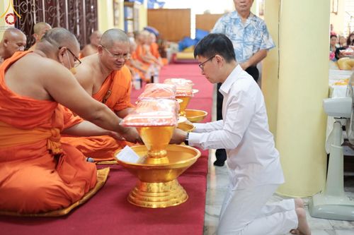 ภาพ No.171847:พิธีทอดกฐิน ณ วัดดงมูลเหล็ก แขวงบ้านช่างหล่อ เขตบางกอกน้อย กรุงเทพฯ ในโครงการกฐินสามัคคีทั่วไทย 30,000 วัด บูชาธรรม 80 ปี หลวงพ่อธัมมชโย โดยคณะศิษยานุศิษย์วัดพระธรรมกาย วันที่ 20 ตุลาคม พ.ศ. 2567