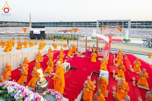 ภาพ No.207683:พิธีเวียนประทักษิณและจุดมาฆประทีป ในวันมาฆบูชา วันพุธที่ 12 กุมภาพันธ์ พ.ศ. 2568 ณ พระมหาธรรมกายเจดีย์ วัดพระธรรมกาย