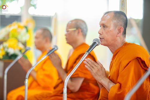 ภาพ No.86634:พิธีเจริญพระพุทธมนต์ถวายพระพรชัยมงคลแด่ สมเด็จพระนางเจ้าสิริกิติ์ พระบรมราชินีนาถ พระบรมราชชนนีพันปีหลวง พระบาทสมเด็จพระวชิรเกล้าเจ้าอยู่หัว และสมเด็จพระนางเจ้าฯ พระบรมราชินี วันจันทร์ที่ ๒๘ สิงหาคม พ.ศ. ๒๕๖๖ ณ มณฑลพิธีฯ อาคารโถงช้างฯ วัดพระธรรมกาย