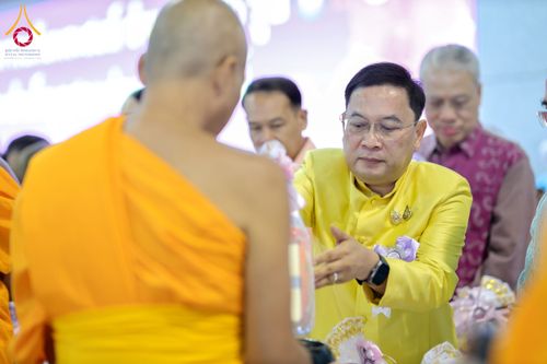 ภาพ No.196013:ผู้ว่าปทุมฯ เปิดงานวันครู ครั้งที่ 69 พ.ศ. 2568 จังหวัดปทุมธานี “เรียนดี มีความสุข : ครูไทยร่วมใจปฏิวัติการศึกษา เด็กฉลาดคิด ฉลาดทำ” ณ วัดพระธรรมกาย - รวมใจระลึกถึงพระคุณบูรพาจารย์ ยกย่องเชิดชูเกียรติผู้ประกอบวิชาชีพทางการศึกษาที่ประกอบคุณงามความดี 