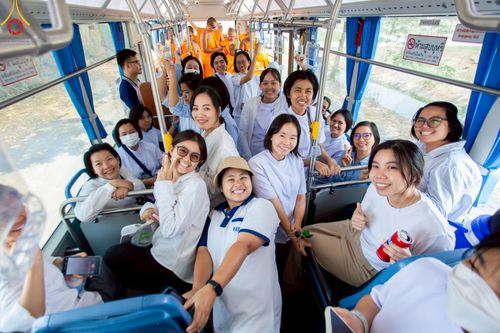 ภาพ No.214533:วันที่ 31 มีนาคม พ.ศ.2568 การทดลองใช้รถ shuttle bus  ขนส่งพระภิกษุ  เพื่องานถวายมหาสังฆทาน วันคุ้มครองโลก
