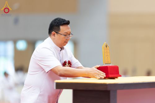 ภาพ No.207499:พิธีมอบโล่พระราชทาน สมเด็จพระกนิษฐาธิราชเจ้า กรมสมเด็จพระรัตนราชสุดาฯ สยามบรมราชกุมารี และโล่เกียรติยศโครงการตอบปัญหาธรรมะ "ทางก้าวหน้า" ครั้งที่ 42 พิธีมอบโล่วัชรเกียรติยศ โครงการตอบปัญหาศีลธรรมเพื่อสันติภาพโลก (WORLD-PEC) ครั้งที่ 18 วันที่ 12 ก.พ. 2568