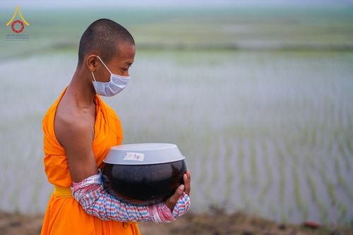 ภาพ No.76351:คณะสงฆ์และสามเณรบิณฑบาต ประเทศบังกลาเทศ วันที่ 11 กุมภาพันธ์ พ.ศ. 2566