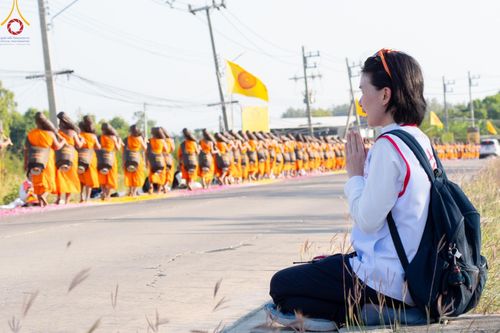 ภาพ No.198689:V.50 สารพัดV สารพัดดี ที่ธรรมยาตรา ในโครงการธรรมยาตรา กตัญญูบูชา มหาปูชนียาจารย์ พระมงคลเทพมุนี(สด จนฺทสโร) พระผู้ปราบมาร อนุสรณ์สถาน 7 แห่ง ปีที่ 13 ระหว่างวันที่ 2-31 มกราคม พ.ศ. 2568