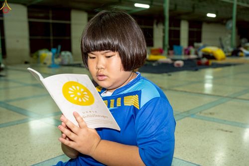 ภาพ No.235365:วันที่ 30-31 กรกฎาคม พ.ศ. 2568 วัดพระธรรมกาย มูลนิธิธรรมกาย ร่วมกับศูนย์ส่งเสริมศีลธรรมจังหวัดสุรินทร์ เปิดศูนย์พักพิงชั่วคราวเพื่อช่วยเหลือประชาชน ผู้อพยพจากเหตุปะทะกันตามแนวชายแดน ไทย-กัมพูชา ตั้งแต่วันที่ 24 กรกฎาคม พ.ศ.2568 เป็นต้นไป