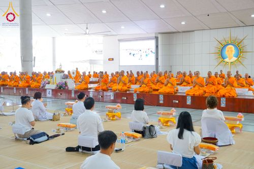 ภาพ No.268273:วันที่ 8 พฤศจิกายน พ.ศ. 2568 พิธีถวายภัตตาหารเมนูสวรรค์ เพื่อการบรรลุธรรม ณ หอฉันคุณยายอาจารย์ฯ วัดพระธรรมกาย