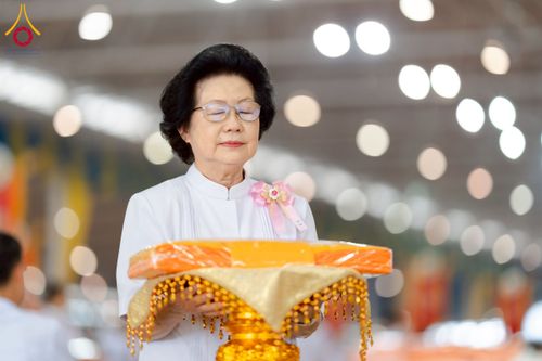 ภาพ No.215357:วันอาทิตย์ต้นเดือนที่ 6 เมษายน พ.ศ. 2568 ขบวนอัญเชิญผ้าป่าสมทบ มหาสังฆทาน 40,000 กว่าวัดทั่วประเทศ ณ สภาธรรมกายสากล วัดพระธรรมกาย