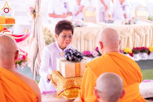 ภาพ No.179810:พิธีทอดกฐินบรมจักรพรรดิ สร้างอุโบสถ 80 ปี บูชาธรรมหลวงพ่อธัมมชโย ณ วัดพระธรรมกายแคลิฟอร์เนีย ประเทศสหรัฐอเมริกา วันอาทิตย์ที่ 10 พฤศจิกายน พ.ศ. 2567