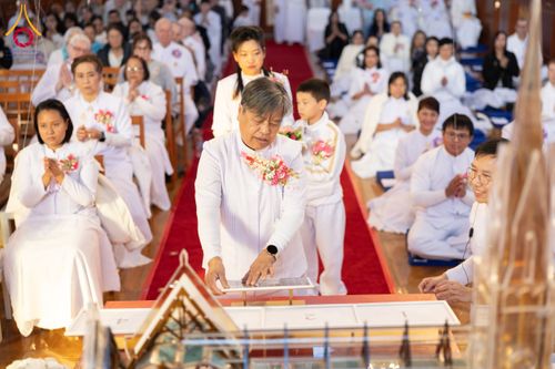 ภาพ No.173075:พิธีกฐินปุญญรังสีเศรษฐี ณ วัดพระธรรมกายนิวคาสเซิล สหราชอาณาจักร วันอาทิตย์ที่ 27 ตุลาคม พ.ศ. 2567