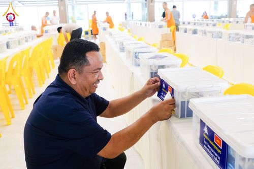 ภาพ No.156118:พิธีถวายสังฆทานแด่คณะสงฆ์ 323 วัด 4 จังหวัดชายแดนภาคใต้ ปีที่ 20 ครั้งที่ 173 พิธีมอบกองทุนหนุนแรงใจช่วยครูใต้ ปีที่ 17 ครั้งที่ 137 วันเสาร์ที่ 21 กันยายน พ.ศ.2567 ณ ศูนย์ปฏิบัติธรรมภาคใต้ อ.บางกล่ำ จ.สงขลา