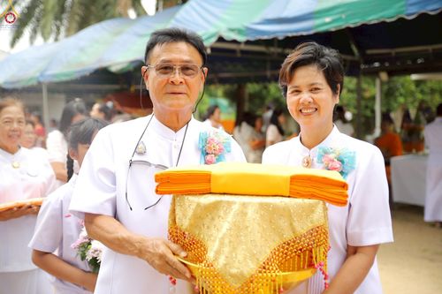 ภาพ No.234042:วันอาทิตย์ที่ 20 กรกฎาคม พ.ศ.2568 พิธีทอดผ้าป่า และพิธีตอกเสาเข็มต้นแรก สร้างอาคารปฏิบัติธรรมพระมงคลเทพมุนี ณ ศูนย์ปฏิบัติธรรมสุราษฏร์ธานี