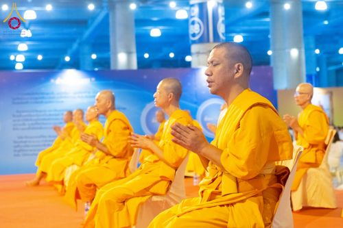 ภาพ No.266461:วันพุธที่ 5 พฤศจิกายน พ.ศ. 2568 (วันพระ ขึ้น 15 ค่ำ เดือน 12) พิธีฉลองชัยสวดมนต์ บทธัมมจักกัปปวัตตนสูตร ครบ 7,844,555,555 จบ ในวันลอยกระทง วัดพระธรรมกาย จ.ปทุมธานี