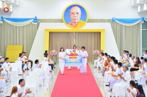 ภาพ No.171596:พิธีทอดกฐิน ณ ศูนย์ปฏิบัติธรรมและศูนย์อบรมเยาวชนเพชรบุรี ในโครงการกฐินสามัคคีทั่วไทย 30,000 วัด บูชาธรรม 80 ปี หลวงพ่อธัมมชโย โดยคณะศิษยานุศิษย์วัดพระธรรมกาย วันที่ 27 ตุลาคม พ.ศ. 2567
