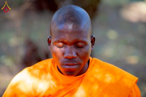 ภาพ No.232966:วันอาทิตย์ 29 มิถุนายน พ.ศ. 2568 กิจกรรมอบรมธรรมทายาทแอฟริกาใต้  ปฏิบัติธรรมสร้างสันติสุขภายใน แสงแห่งพุทธธรรมสู่แผ่นดินแอฟริกาใต้ ณ บริเวณหน้าวัดพระธรรมกายโจฮันเนสเบิร์ก