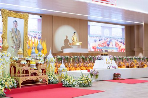 ภาพ No.145992:พิธีเจริญพระพุทธมนต์ ปฏิบัติธรรมเจริญสมาธิภาวนา เพื่อถวายเป็นพระราชกุศล แด่พระบาทสมเด็จพระเจ้าอยู่หัว เนื่องในโอกาสพระราชพิธีมหามงคล เฉลิมพระชนมพรรษา 6 รอบ 28 กรกฎาคม 2567 วันอาทิตย์ที่ 28 กรกฎาคม พ.ศ. 2567  ณ ห้องแก้วสารพัดนึก 2 สภาธรรมกายสากล