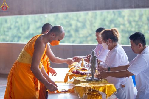 ภาพ No.123547:พิธีถวายสลากภัต แด่พระภิกษุสงฆ์ เพื่อโครงการธรรมยาตรา กตัญญูบูชา มหาปูชนียาจารย์ พระมงคลเทพมุนี (สด จนฺทสโร) พระผู้ปราบมาร อนุสรณ์สถาน 7 แห่ง ปีที่ 12 ระหว่างวันที่ 2 - 31 มกราคม พ.ศ.2567