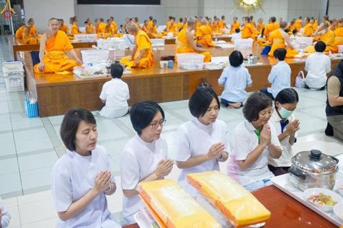 ภาพ No.247350:วันจันทร์ที่ 22 กันยายน พ.ศ. 2568 (วันพระ แรม 15 ค่ำ เดือน 10) พิธีบุพเปตพลี ครั้งที่ 170 ร่วมอุทิศบุญแด่หมู่ญาติที่ล่วงลับไปแล้ว และสืบทอดอายุพระพุทธศาสนา ณ หอฉันคุณยายอาจารย์ฯ วัดพระธรรมกาย