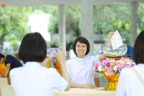 ภาพ No.240045:วันเสาร์ที่ 23 สิงหาคม พ.ศ. 2568 (วันพระ แรม 14 ค่ำ เดือน 9) พิธีบุพเปตพลี ครั้งที่ 169 ร่วมอุทิศบุญแด่หมู่ญาติที่ล่วงลับไปแล้ว และสืบทอดอายุพระพุทธศาสนา ณ หอฉันคุณยายอาจารย์ฯ วัดพระธรรมกาย