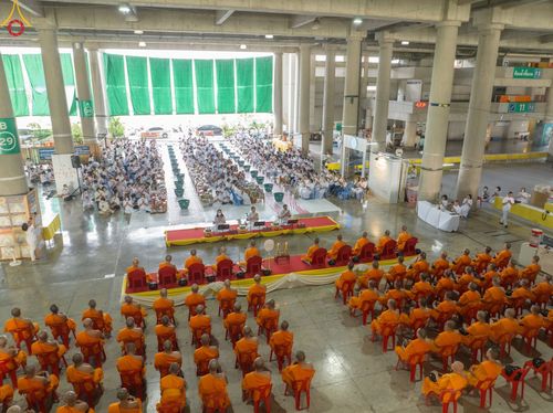 ภาพ No.88531:พิธีตักบาตรฉลองพระใหม่ โครงการอุปสมบทหมู่บูชาธรรมครบรอบ 106 ปี วันครูผู้ค้นพบวิชชาธรรมกาย ณ มหารัตนวิหารคด 11 วัดพระธรรมกาย ในวันอาทิตย์ ที่ 24 กันยายน พ.ศ. 2566