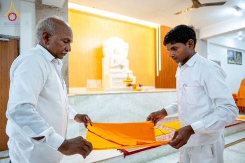 ภาพ No.231010:วันที่ 1 กรกฎาคม พ.ศ. 2568 โครงการบรรพชาสามเณร 300 รูป ถวายเป็นพุทธบูชา  วันอาสาฬหบูชา ณ จุดกำเนิดพระรัตนตรัย  ต้นแหล่งธัมมจักกัปปวัตตนสูตร เมืองพาราณสี  สารนาถ ประเทศอินเดีย