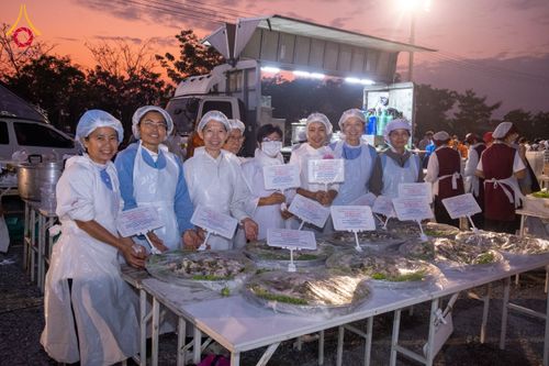 ภาพ No.119034:พิธีถวายภัตตาหารเป็นสังฆทาน แด่คณะพระธรรมยาตรา วันที่ 27 มกราคม พ.ศ. 2567 ณ อนุสรณ์สถานบางปลา จ.นครปฐม