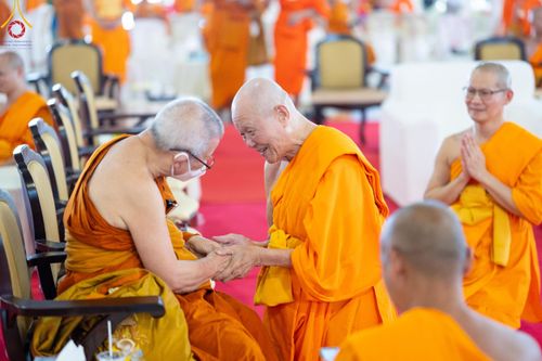 ภาพ No.59915:พิธีเจริญพระพุทธมนต์ "ฉลองอายุวัฒนมงคล 80 ปี หลวงพ่อธัมมชโย" พิธีถวายไทยธรรม คณะสงฆ์ 10,000 กว่าวัดทั่วประเทศ ในวันคุ้มครองโลก วันจันทร์ที่ 22 เมษายน พ.ศ. 2567 ณ สภาธรรมกายสากล วัดพระธรรมกาย จ.ปทุมธานี