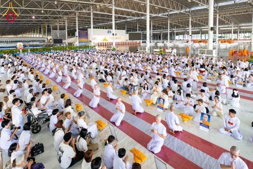 ภาพ No.321283:วันเสาร์ที่ 11 เมษายน พ.ศ.2569 พิธีขอขมาและมอบผ้าไตร โครงการอุปสมบทหมู่ บูชาธรรมหลวงพ่อธัมมชโย พ.ศ.2569 โครงการอุปสมบทหมู่ธรรมทายาท ระดับอุดมศึกษา รุ่น 53 (ภาคฤดูร้อน) ณ วัดพระธรรมกาย ปทุมธานี