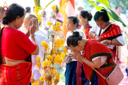 ภาพ No.176082:พิธีทอดผ้าป่าสมทบกฐิน ณ วัดพุทธคยา บานา วิหาร เมืองคยา รัฐพิหาร ประเทศอินเดีย โดยมูลนิธิธรรมกาย ในนามหลวงพ่อธัมมชโย  วันที่ 12 พฤศจิกายน พ.ศ. 2567