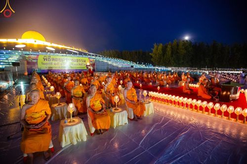 ภาพ No.170265:พิธีลอยกระทงธรรม ณ สระเศรษฐีทะเลบุญ มหาวิหารพระมงคลเทพมุนีฯ วัดพระธรรมกาย วันศุกร์ที่ 15 พฤศจิกายน พ.ศ.2567 (วันเพ็ญ 15 ค่ำ เดือน 12)