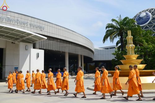 ภาพ No.165746:พิธีถวายภัตตาหารเมนูสวรรค์ วันที่ 26 ตุลาคม พ.ศ. 2567 ณ หอฉันคุณยายอาจารย์ฯ วัดพระธรรมกาย