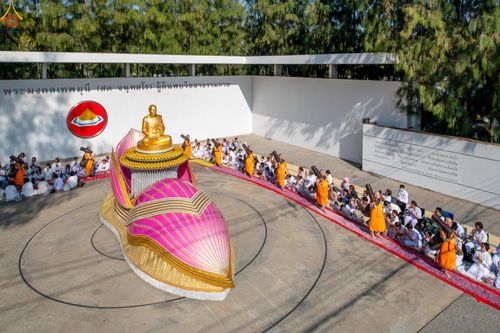 ภาพ No.292820:วันที่ 11 มกราคม พ.ศ. 2569 พิธีต้อนรับพระธรรมยาตรา ณ อนุสรณ์สถานลำดับที่ 3 สถานที่เกิดในเพศสมณะ วัดสองพี่น้อง อำเภอสองพี่น้อง จังหวัดสุพรรณบุรี ในโครงการธรรมยาตรา กตัญญูบูชา มหาปูชนียาจารย์ พระมงคลเทพมุนี(สด จนฺทสโร) พระผู้ปราบมาร อนุสรณ์สถาน 7 แห่ง ปีที