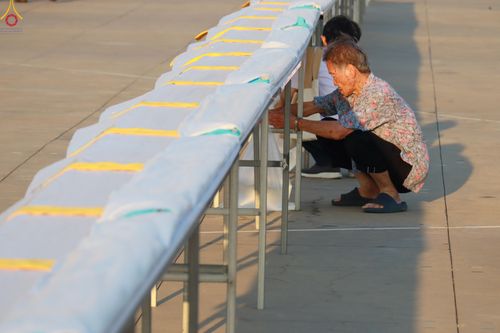 ภาพ No.321536:วันที่ 9-10 เมษายน พ.ศ.2569 การเตรียมงาน มัดถุงน้ำ ถ่วงขาโต๊ะไทยธรรม เพื่องานถวายมหาสังฆทาน 40,000 กว่าวัดทั่วประเทศ วันคุ้มครองโลก 22 เมษายน พ.ศ.2569 วัดพระธรรมกาย