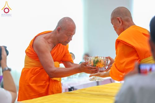 ภาพ No.291127:วันพุธที่ 7 มกราคม พ.ศ. 2569  พิธีบรรจุพระบรมสารีริกธาตุภายในพระเกตุองค์พระประธาน สมโภชพระประธาน พระธรรมกาย พิธีทอดผ้าป่า บุญแสงสว่าง ติดตั้งโซล่าเซล ณ ศูนย์ปฏิบัติธรรมพระมงคลเทพมุนี อ.สองพี่น้อง จ.สุพรรณบุรี