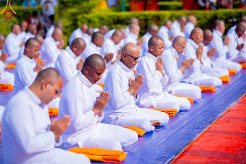 ภาพ No.314109:วันจันทร์ที่ 16 มีนาคม พ.ศ. 2569 พิธีเวียนเทียนประทักษิณ และพิธีบรรพชาสามเณร 500 รูป ณ วิหารมายาเทวี ประเทศเนปาล