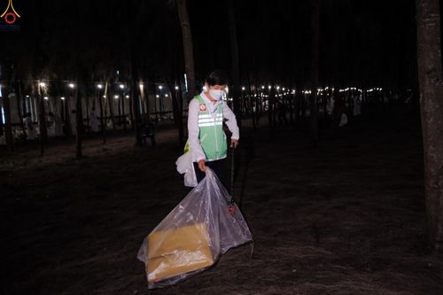 ภาพ No.296347:ภาพเบื้องหลังอาสาสมัครรวมใจ ชุดที่ 2 ในโครงการธรรมยาตรา กตัญญูบูชา มหาปูชนียาจารย์ พระมงคลเทพมุนี(สด จนฺทสโร) พระผู้ปราบมาร อนุสรณ์สถาน 7 แห่ง ปีที่ 14